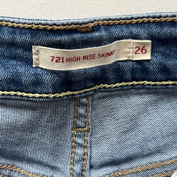 Levi's 721 High Rise Skinny Light Wash Distressed Jean Size 26 - Picture 3 of 13